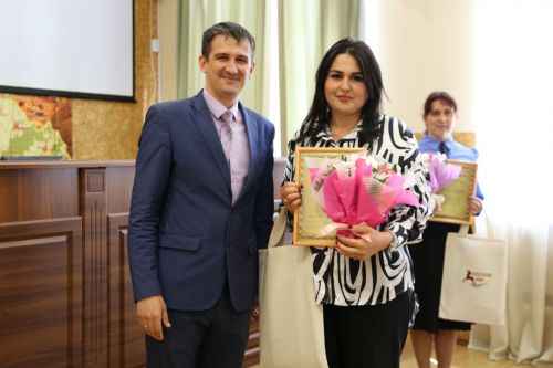 В Алексеевском наградили победителей и призеров конкурса профессионального мастерства «Воспитать человека» и «Сердце отдаю детям»
