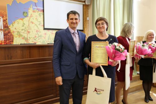 В Алексеевском наградили победителей и призеров конкурса профессионального мастерства «Воспитать человека» и «Сердце отдаю детям»