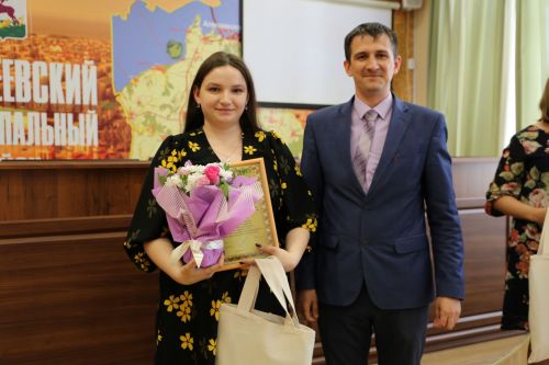 В Алексеевском наградили победителей и призеров конкурса профессионального мастерства «Воспитать человека» и «Сердце отдаю детям»