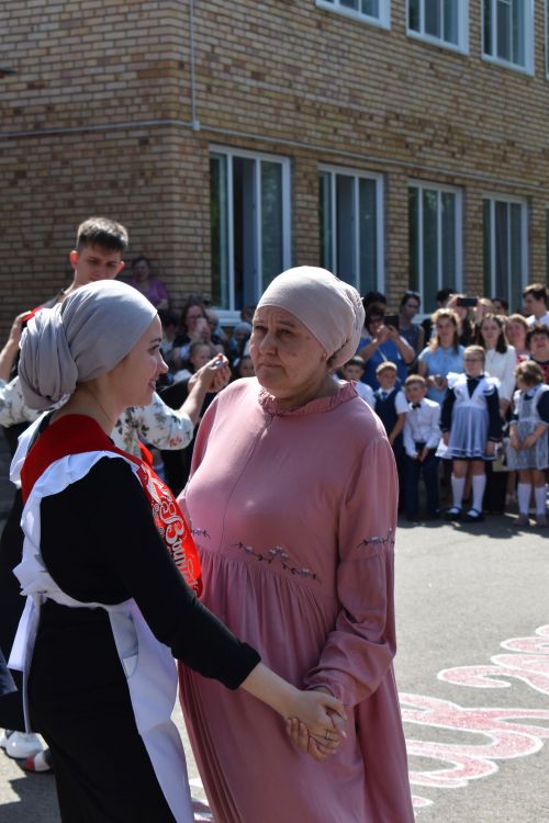Фоторепортаж : Последний звонок в Алексеевской 3 школе им. Г.С. Боровикова