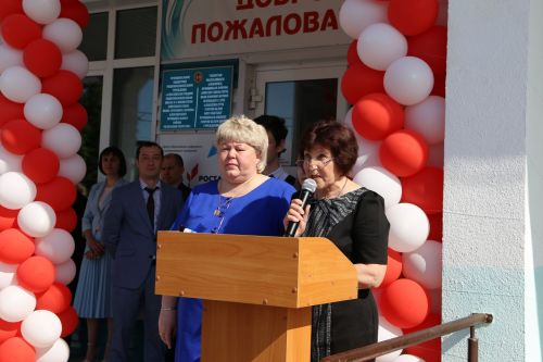 Глава Алексеевского района Сергей Демидов поздравил школьников с последним звонком