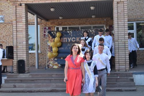 Фоторепортаж : Последний звонок в Алексеевской 3 школе им. Г.С. Боровикова