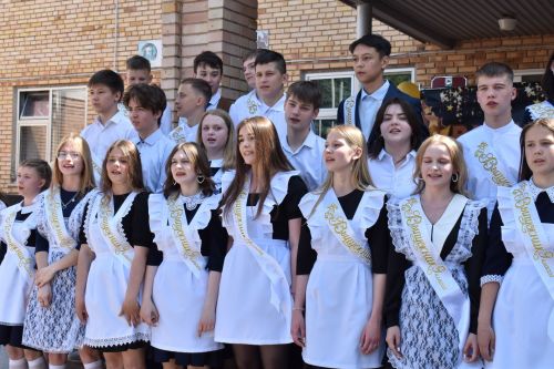 Фоторепортаж : Последний звонок в Алексеевской 3 школе им. Г.С. Боровикова