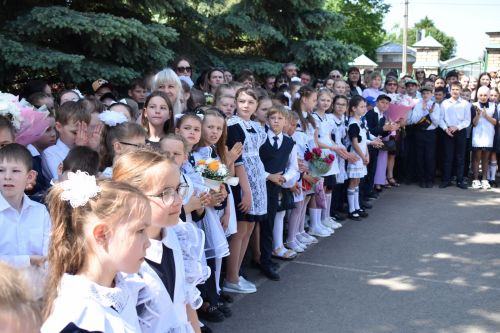 Фоторепортаж : Последний звонок в Алексеевской 3 школе им. Г.С. Боровикова