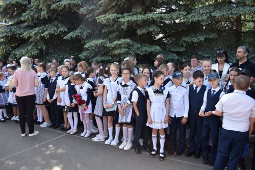Фоторепортаж : Последний звонок в Алексеевской 3 школе им. Г.С. Боровикова