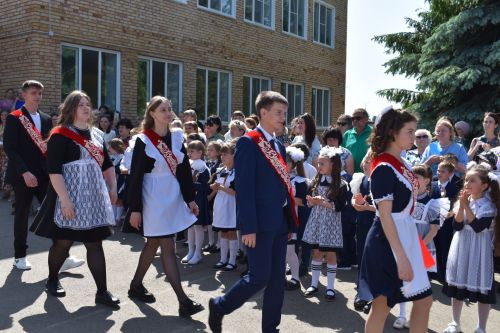 Фоторепортаж : Последний звонок в Алексеевской 3 школе им. Г.С. Боровикова