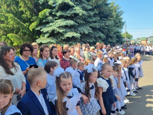 Фоторепортаж : Последний звонок в Алексеевской 3 школе им. Г.С. Боровикова