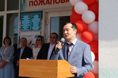 Глава Алексеевского района Сергей Демидов поздравил школьников с последним звонком