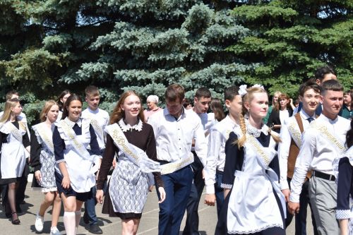 Фоторепортаж : Последний звонок в Алексеевской 3 школе им. Г.С. Боровикова
