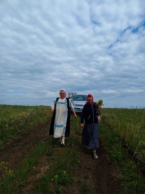В Алексеевском верующие три дня шли к месту обретения иконы Божией Матери «Живоносный источник»