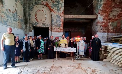 В Алексеевском верующие три дня шли к месту обретения иконы Божией Матери «Живоносный источник»