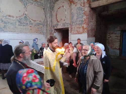В Алексеевском верующие три дня шли к месту обретения иконы Божией Матери «Живоносный источник»