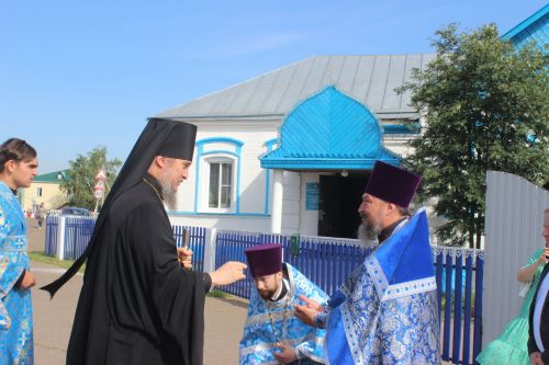Епископ Чистопольский и Нижнекамский возглавил крестный ход на Святой ключ