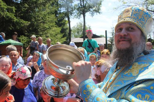 Епископ Чистопольский и Нижнекамский возглавил крестный ход на Святой ключ