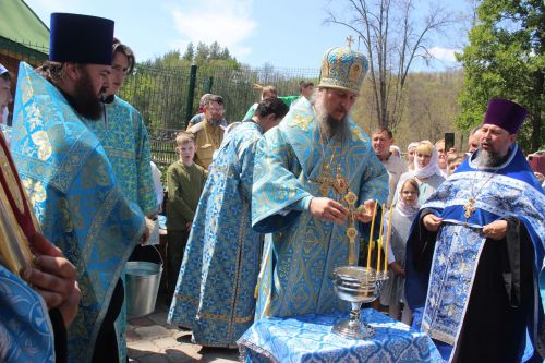 Епископ Чистопольский и Нижнекамский возглавил крестный ход на Святой ключ