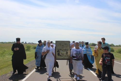 Епископ Чистопольский и Нижнекамский возглавил крестный ход на Святой ключ