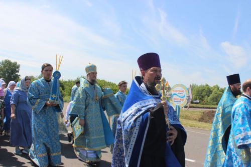 Епископ Чистопольский и Нижнекамский возглавил крестный ход на Святой ключ