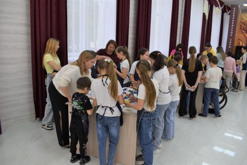 Алексеевские дети с ограниченными возможностями здоровья пели, лепили из глины и играли на музыкальных инструментах