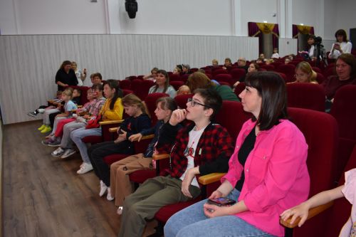 Алексеевские дети с ограниченными возможностями здоровья пели, лепили из глины и играли на музыкальных инструментах