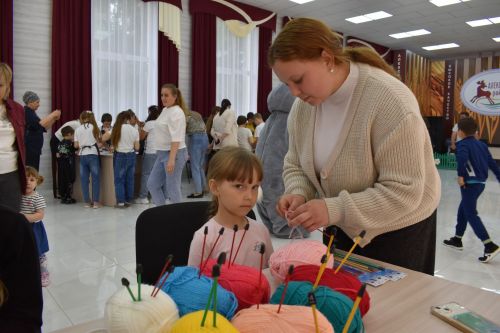 Алексеевские дети с ограниченными возможностями здоровья пели, лепили из глины и играли на музыкальных инструментах