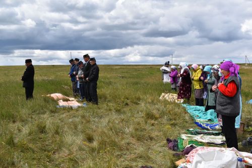 Жители Нижних Тиган помолились о ниспослании дождя