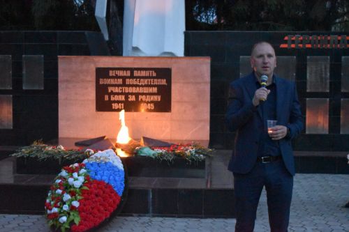 В память о погибших в годы Великой Отечественной войны алексеевцы зажгли десятки свечей