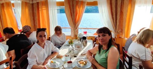 Алексеевских педагогов наградили на теплоходе