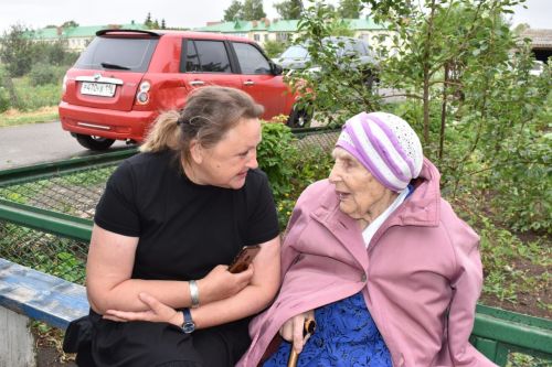 Депутат Госдумы Олег Морозов поздравил со столетним юбилеем жительницу Алексеевского