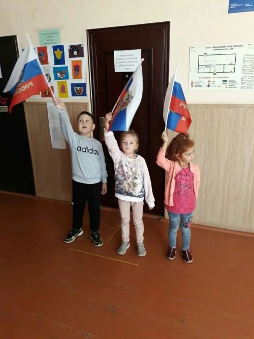 В Лебяжье отмечают день флага