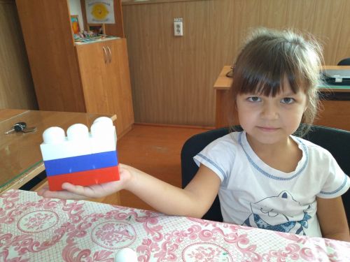 В Лебяжье отмечают день флага