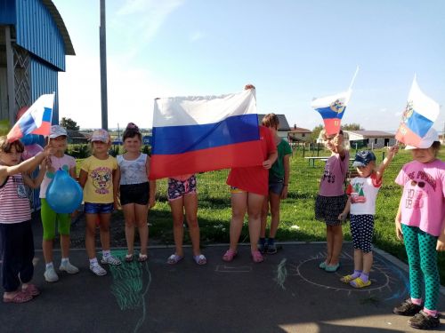 В Лебяжье отмечают день флага