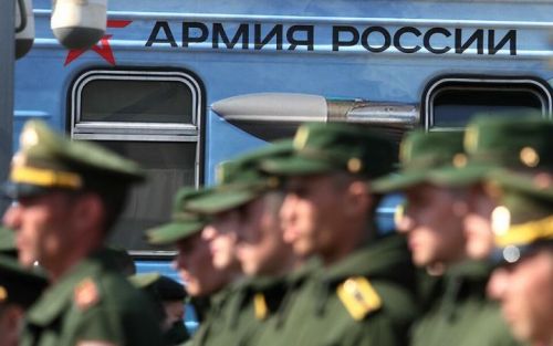 На празднике «Я выбираю небо» развернут мобильный комплекс отбора на службу по контракту