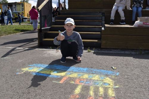 В День республики для алексеевской детворы устроили праздник и бесплатно угостили хот-догами