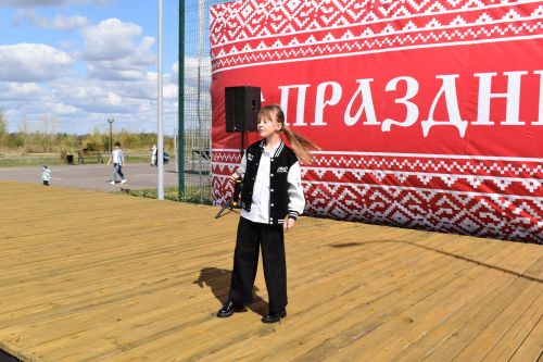 В День республики для алексеевской детворы устроили праздник и бесплатно угостили хот-догами