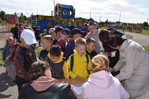 В День республики для алексеевской детворы устроили праздник и бесплатно угостили хот-догами