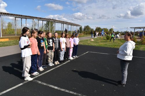 В День республики для алексеевской детворы устроили праздник и бесплатно угостили хот-догами