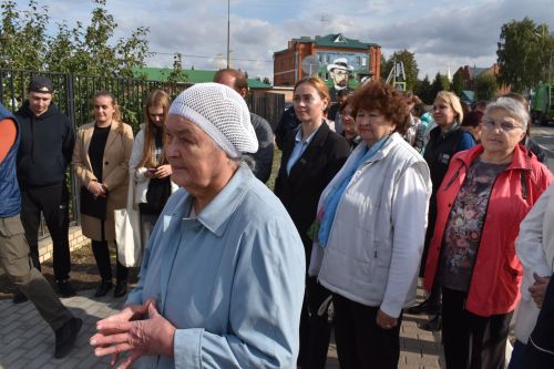 В Алексеевском появился памятник валенкам