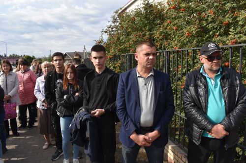 В Алексеевском появился памятник валенкам