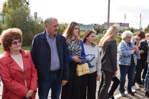В Алексеевском появился памятник валенкам