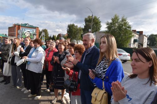 В Алексеевском появился памятник валенкам