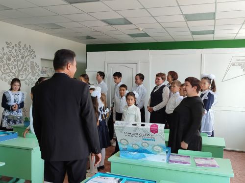 В Среднетиганской школе открылся центр «Точка роста»