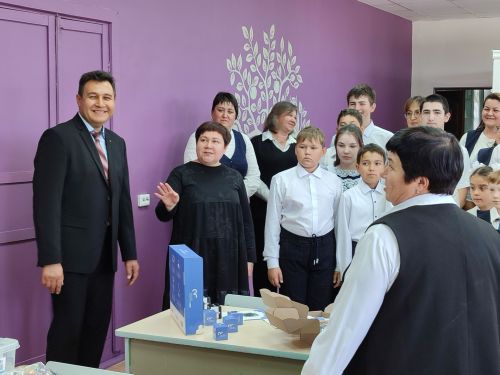 В Среднетиганской школе открылся центр «Точка роста»