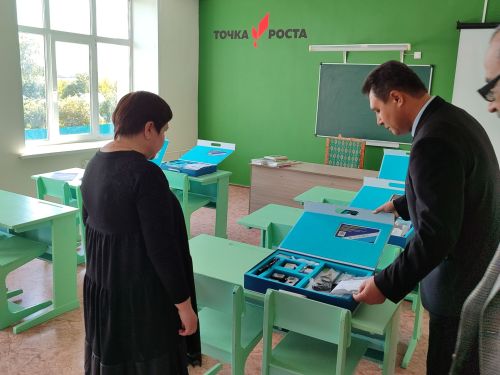 В Среднетиганской школе открылся центр «Точка роста»