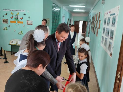 В Среднетиганской школе открылся центр «Точка роста»