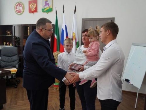 Вдове погибшего из Алексеевского района вручили Орден Мужества