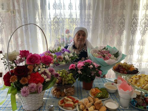 Һәркемнең тормышында иң изге кеше ул – әни.