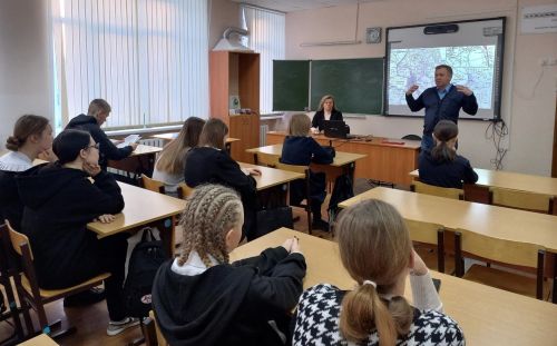 Для алексеевских студентов и школьников провели лекции и фондовый показ экспонатов музея