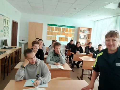 Для студентов Алексеевского Аграрного колледжа прошла беседа о правилах ПДД