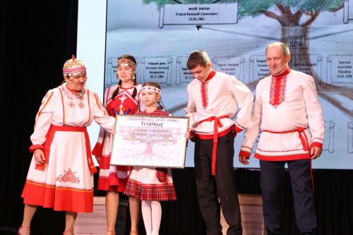 Алексеевские семьи представили свои родословные на фестивале «Эхо веков в истории семьи»