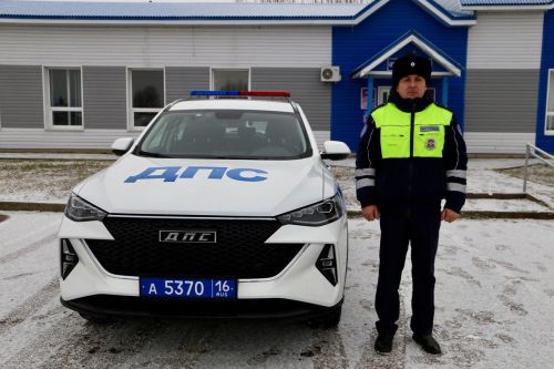 Главный автоинспектор района Руслан Шакиров помог жителю Чувашии